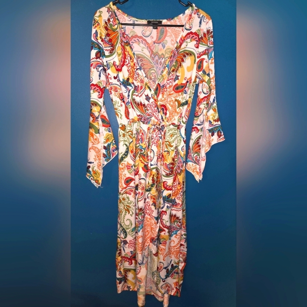 Beautiful Expresso dip hem dress with split flare sleeves and paisley pattern, M